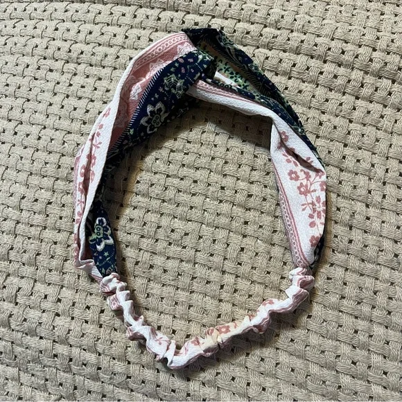 đź’—FREE WITH PURCHASEđź’— Elastic Headband Bundle - Picture 7 of 14